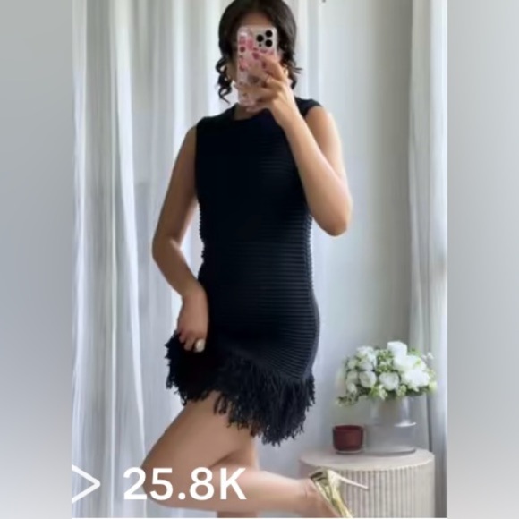 NWT ZARA  blogger fav FRINGED 
KNIT DRESS SIZE M
🚨FIRM PRICE NO DISCOUNT - Picture 8 of 16